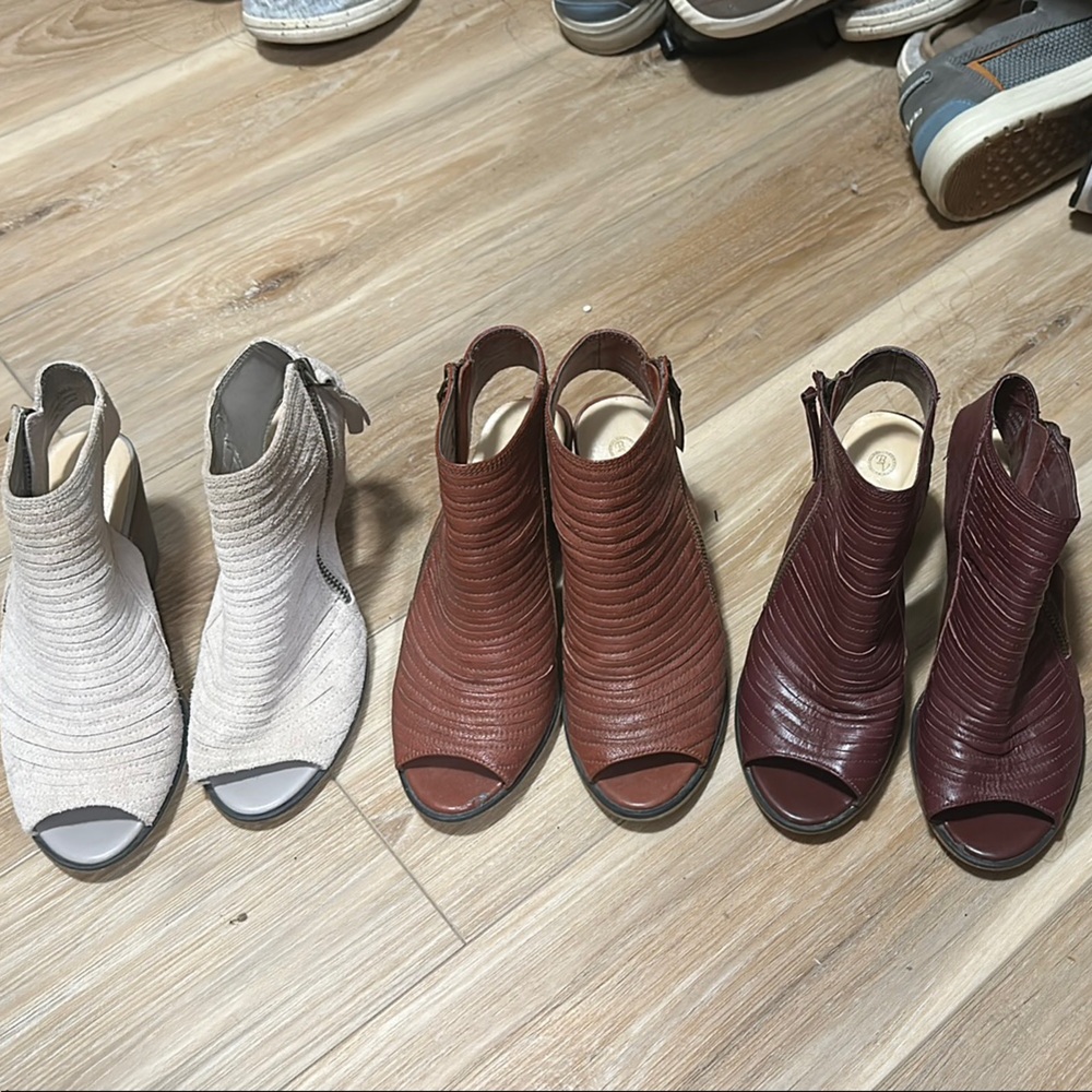 Bella Vita Ecru, Brown, & Maroon Ankle Booties, 6.5 & 6WW (maroon)